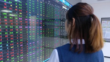 Cổ phiếu họ Vingroup khởi sắc, VN-Index tăng hơn 4 điểm