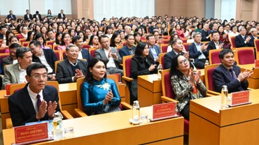 Chủ tịch Quốc hội Trần Thanh Mẫn, Phó Chủ tịch Quốc hội Nguyễn Đức Hải và các đại biểu tại cuộc gặp mặt. (Ảnh: DUY LINH)