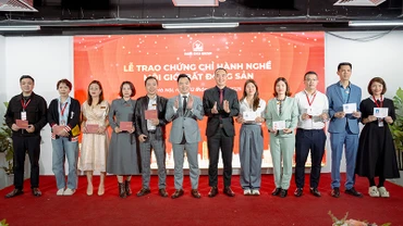 Thiên Khôi Group tổ chức Lễ trao Chứng chỉ hành nghề môi giới bất động sản.