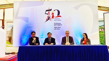 Các đại biểu tham dự buổi họp báo.