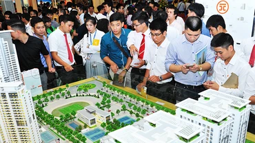 Nhiều doanh nghiệp bất động sản vẫn gặp khó về dòng tiền và hạn chế khả năng tiếp cận nguồn vốn. Ảnh: NG.HẢI
