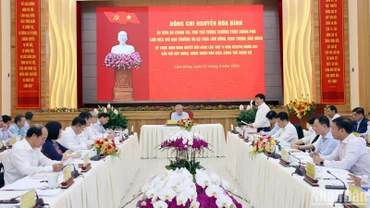 Quang cảnh buổi làm việc của Ủy viên Bộ Chính trị, Phó Thủ tướng Thường trực Chính phủ Nguyễn Hòa Bình với Ban Thường vụ 3 tỉnh Lâm Đồng, Bình Thuận và Đắk Nông ngày 21/5.