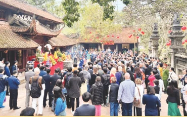 Di tích quốc gia đặc biệt đền Sóc (huyện Sóc Sơn) là một điểm đến thu hút đông đảo khách du lịch. 