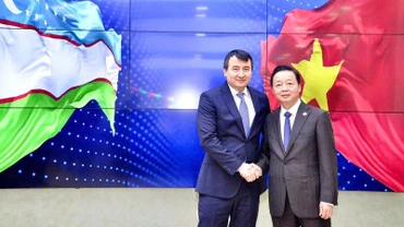 Phó Thủ tướng Chính phủ Trần Hồng Hà và Phó Thủ tướng Uzbekistan Jamshid Khodjaev.