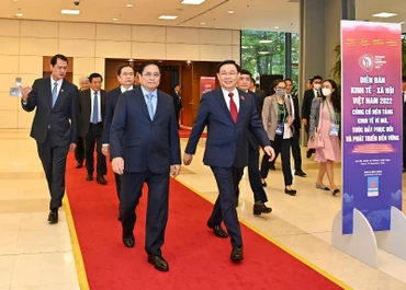 Thủ tướng Phạm Minh Chính, Chủ tịch Quốc hội Vương Đình Huệ dự khai mạc diễn đàn Kinh tế-Xã hội Việt Nam 2022.