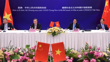 Thủ tướng Phạm Minh Chính và Thủ tướng Lý Cường tham dự buổi toạ đàm.