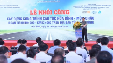 Thủ tướng Phạm Minh Chính phát biểu tại lễ khởi công tuyến đường cao tốc Hoà Bình-Mộc Châu.