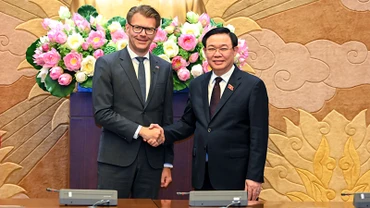 Chủ tịch Quốc hội Vương Đình Huệ tiếp Ngài Daniel Caspary, Chủ tịch Đoàn Nghị sĩ phụ trách quan hệ với các quốc gia Đông Nam Á và ASEAN của Nghị viện châu Âu. (Ảnh DUY LINH)