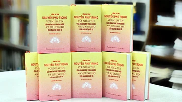 Bìa quyển sách Tổng Bí thư Nguyễn Phú Trọng với niềm tin của nhân dân trong nước và sự ủng hộ của bạn bè quốc tế. (Ảnh ANH SƠN)