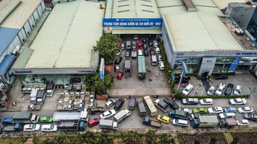 [Ảnh] Quá tải tại các trung tâm đăng kiểm tại Hà Nội