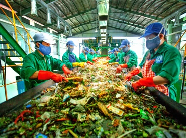 Nhà máy xử lý rác thải thành phố Cà Mau tái tiếp nhận, xử lý rác thải từ tối 15/2. (Ảnh: HỮU TÙNG)