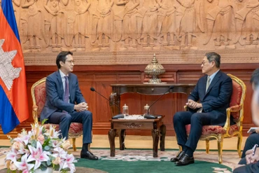 Thứ trưởng Ngoại giao Đỗ Hùng Việt và Phó Thủ tướng, Bộ trưởng Ngoại giao và Hợp tác quốc tế Campuchia Sok Chenda Sophea.