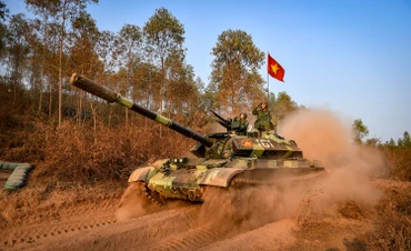 [Ảnh] Một ngày trên thao trường của lữ đoàn xe tăng