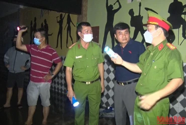 Khu vực bên trong quán karaoke Yến Nhi.