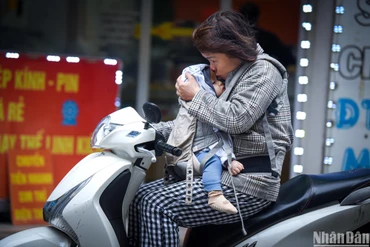 Người dân Hà Nội đón đợt rét đậm đầu tiên của mùa Đông năm nay