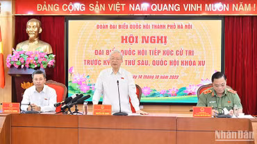 Tổng Bí thư Nguyễn Phú Trọng cùng các đại biểu Quốc hội Đơn vị bầu cử số 1, thành phố Hà Nội tham dự buổi tiếp xúc cử tri.