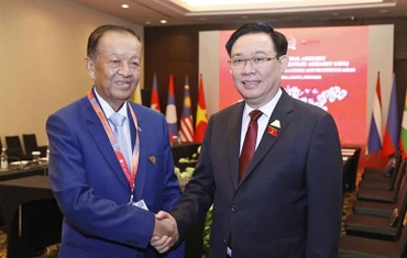 Chủ tịch Quốc hội Vương Đình Huệ gặp Chủ tịch Quốc hội Vương quốc Thái Lan Wan Muhamad Noor Matha. (Ảnh: Doãn Tấn/TTXVN)