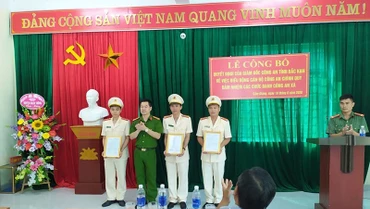 Công bố Quyết định thành lập Công an xã Cẩm Giàng năm 2020.