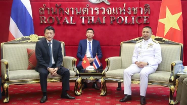 Thứ trưởng Lương Tam Quang hội đàm với Phó Tổng Tư lệnh Cảnh sát Hoàng gia Thái Lan Surachate Hakparn. 