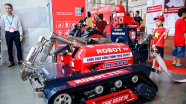 Robot 114 là sản phẩm được Trường đại học Phòng cháy chữa cháy nghiên cứu, giới thiệu tại Triển lãm quốc tế về phương tiện PCCC và CNCH.