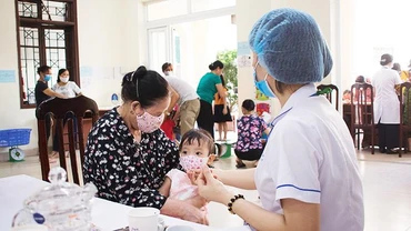 Điểm uống vitamin A của phường Dịch Vọng Hậu, Cầu Giấy, Hà Nội. Ảnh: THOA CHU