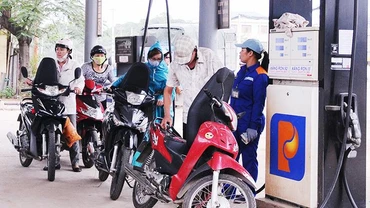 Các cửa hàng bán lẻ xăng, dầu đã hoạt động trở lại. Ảnh: NGUYỆT ANH