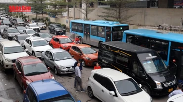 [Video] Hà Nội: Ô tô xếp hàng dài chờ đăng kiểm, nhiều trung tâm phải làm thêm giờ