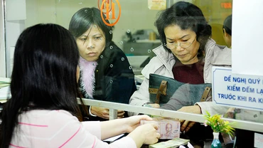 Các ngân hàng liên tục triển khai nhiều chương trình tín dụng ưu đãi lãi suất cho vay. Ảnh: HẢI ANH