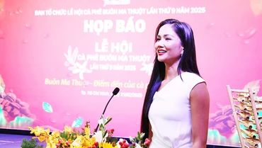 Đại sứ Lễ hội cà-phê 2025, Hoa hậu H’Hen Niê chia sẻ tại cuộc họp báo.
