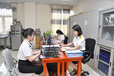 Cục Thuế tỉnh Vĩnh Phúc ứng dụng công nghệ thông tin trong quản lý thuế. (Ảnh CHU KIỀU)