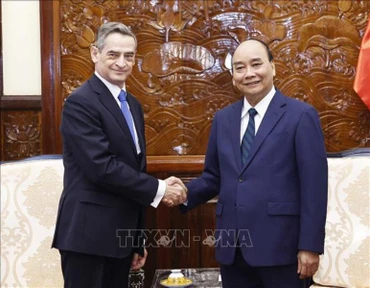 Chủ tịch nước Nguyễn Xuân Phúc tiếp Đại sứ Chile, ông Patricio Becker chào từ biệt kết thúc nhiệm kỳ. (Ảnh: TTXVN)