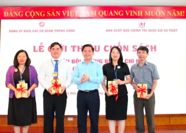 Ra mắt sách bồi dưỡng nghiệp vụ công tác đảng 