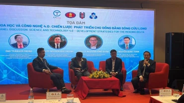 Các đại biểu tham gia tọa đàm tại Diễn đàn cấp cao “Khoa học và Công nghệ 4.0: Chiến lược phát triển cho đồng bằng sông Cửu Long”. (Ảnh: ANH THƯ)