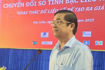 Phó Chủ tịch Ủy ban nhân dân tỉnh Bạc Liêu Huỳnh Chí Nguyện phát biểu ý kiến tại hội thảo