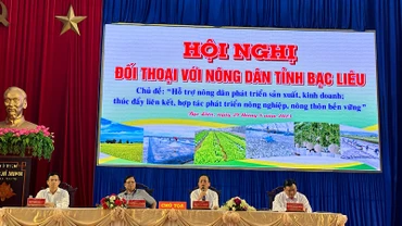 Lãnh đạo chủ chốt tỉnh Bạc Liêu dự hội nghị đối thoại với nông dân. (Ảnh Trọng Duy).