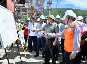 Thủ tướng Phạm Minh Chính chỉ đạo tiến độ xây dựng Nhà máy Nhiệt điện Quảng Trạch I. 