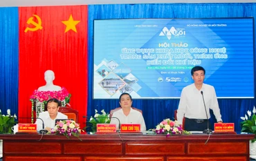 Các đồng chí lãnh đạo Trung tâm Khuyến nông Quốc gia và Ủy ban nhân dân tỉnh Bạc Liêu chủ trì Hội thảo.
