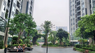 Cung không đáp ứng được cầu khiến giá nhà chung cư tăng nóng trong những tháng đầu năm 2024. Trong ảnh: Khu đô thị Imperia Sky Garden, quận Hai Bà Trưng, Hà Nội. (Ảnh BÍCH NGÂN)