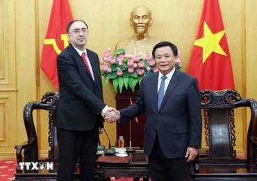 Giám đốc Học viện Chính trị Quốc gia Hồ Chí Minh Nguyễn Xuân Thắng tiếp Đại sứ Armenia tại Việt Nam Suren Baghdasaryan. (Ảnh: Phạm Kiên/TTXVN)