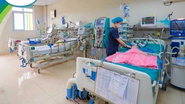 Bệnh nhi được chăm sóc tích cực tại bệnh viện.