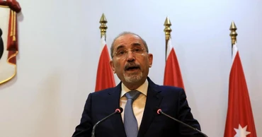 Ngoại trưởng Jordan Ayman Safadi phát biểu tại cuộc họp báo ở Amman, Jordan. (Ảnh: THX/TTXVN)