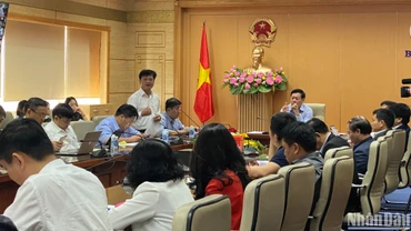 Thứ trưởng Y tế Đỗ Xuân Tuyên chủ trì cuộc họp.