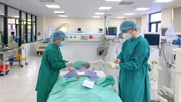 Bệnh nhân được cứu sống dù nhiều lần gia đình xin cho người bệnh về lo hậu sự. 