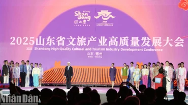 Toàn cảnh lễ khai mạc Hội nghị phát triển chất lượng cao ngành du lịch-văn hóa tỉnh Sơn Đông 2025.