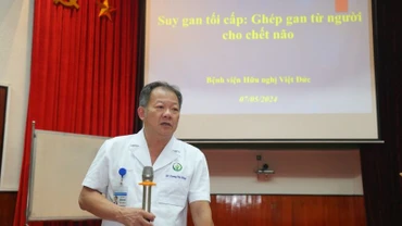 Tiến sĩ, bác sĩ Dương Đức Hùng – Chủ tịch Hội đồng khoa học, Giám đốc Bệnh viện chia sẻ về ca ghép gan. 