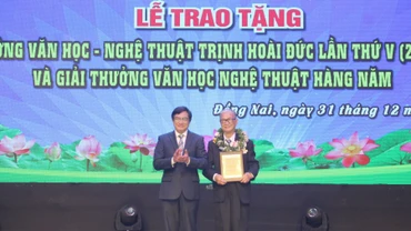 Nhạc sĩ Trần Viết Bính đạt giải đặc biệt Giải thưởng văn học nghệ thuật Trịnh Hoài Đức lần thứ 5.