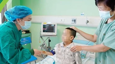 Bệnh nhi hồi phục sau ca ghép thận.