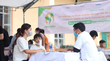 Khám tầm soát cho trẻ còi cọc, suy dinh dưỡng.