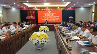 Hội nghị Chủ tịch Ủy ban nhân dân tỉnh đối thoại với nông dân.