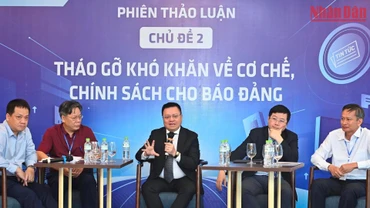 Các diễn giả trao đổi tại hội thảo. (Ảnh: Đăng Khoa)